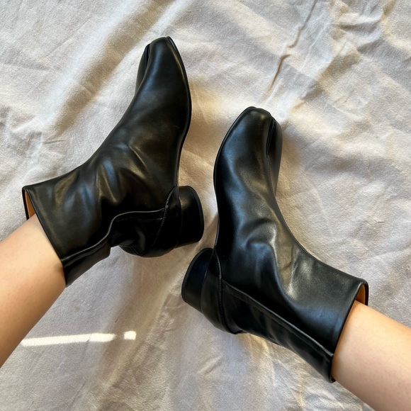 Low Heel Tabi Boots - Picture 2 of 5